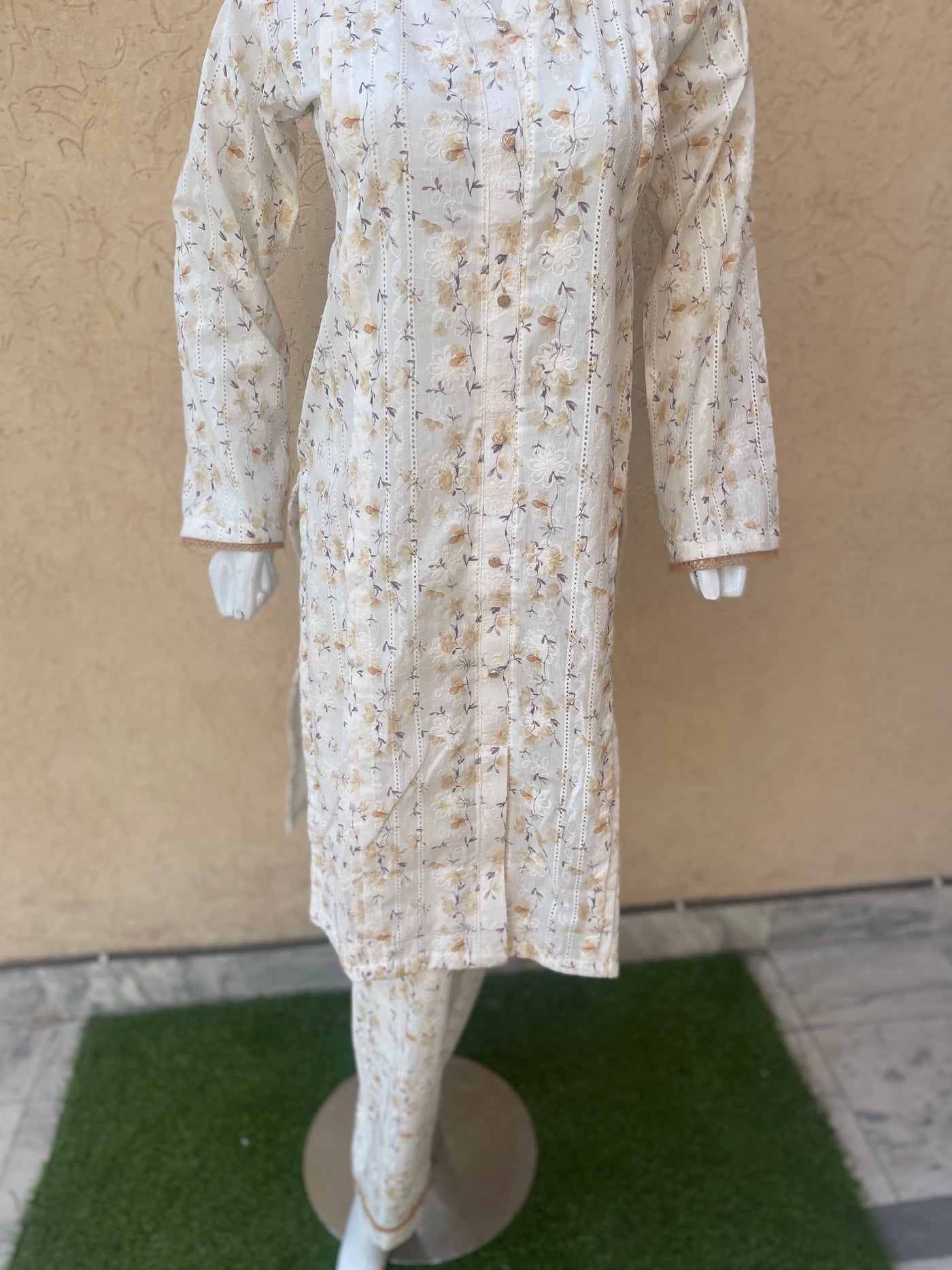 2pc Off White Chikenkari Suit – LL0907