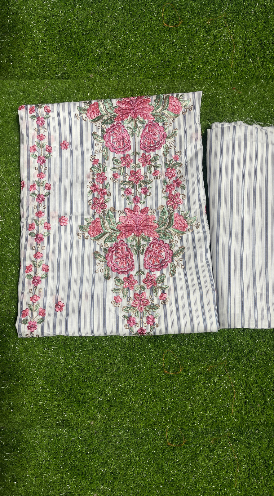 Elegant Embroidered Lawn Suit - 2 Piece Set LL0853